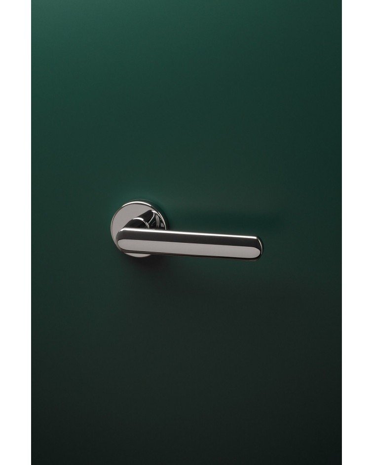 Maniglia per porta classica FRAGOLA maniglia design montata su una porta 1
