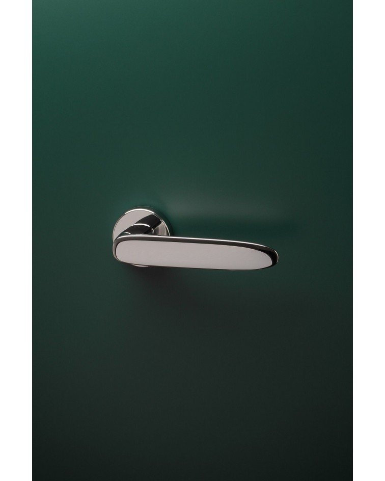 Maniglia per porta retrò ROSA maniglia design montata su una porta 1