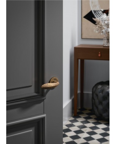 Maniglia porta TUPAI 1917 maniglia design colore 3 montata su una porta