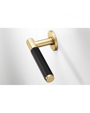 Maniglie per porta bicolore Slim maniglia design dorata e nera su sfondo bianco