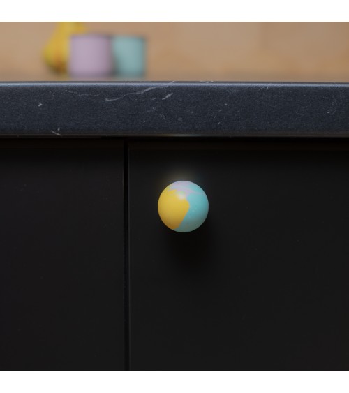 Pomello per mobile in legno di faggio giallo funky design