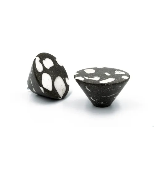 Pomello per mobile in cemento - Urbi & Orbi Demenico Rocks Cono - maniglia design
