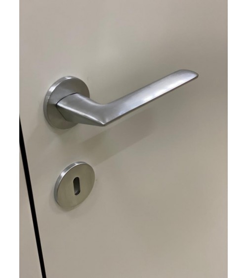 Maniglia per porta in zamak Line GIULIA maniglia design colore 1