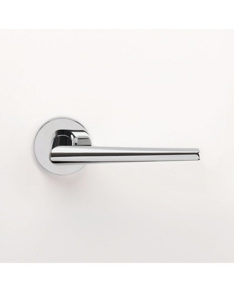 Maniglia per porta in alluminio SALTA maniglia design montata su una porta
