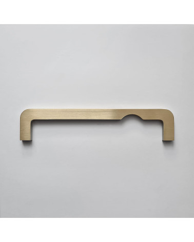 Maniglia per mobile in ottone ISA DOT maniglia design vista frontale su superficie grigia