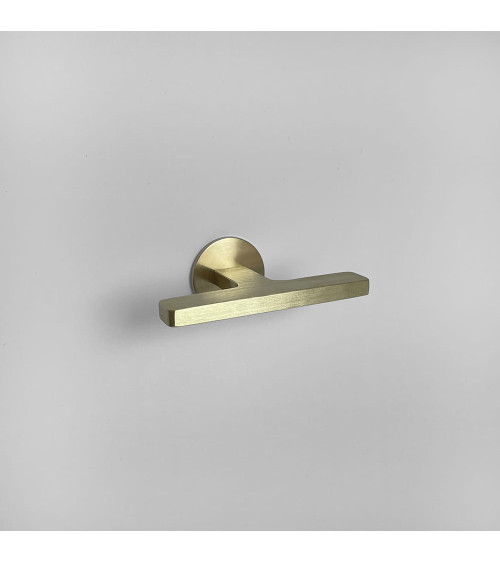 Pomello per mobile in ottone ISA T maniglia design