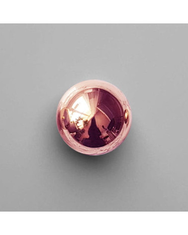 Pomello per mobile in rame ODETE M maniglia design vista dall'alto su una superficie chiara