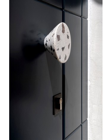 Pomello per mobile in cemento - Urbi & Orbi Demenico Rocks Cono - maniglia design