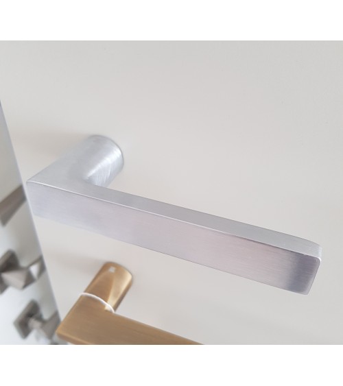 Maniglia per porta VERUM Baar, minimalismo estremo - maniglia design