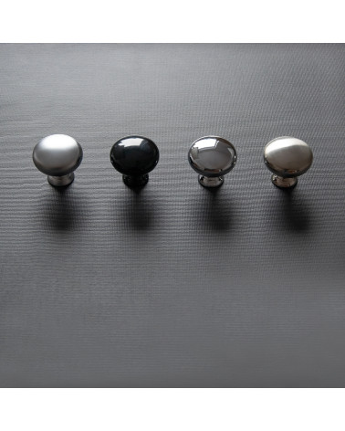 Pomello per mobile TORONTO design allineati orizzontalmente su una superficie scura