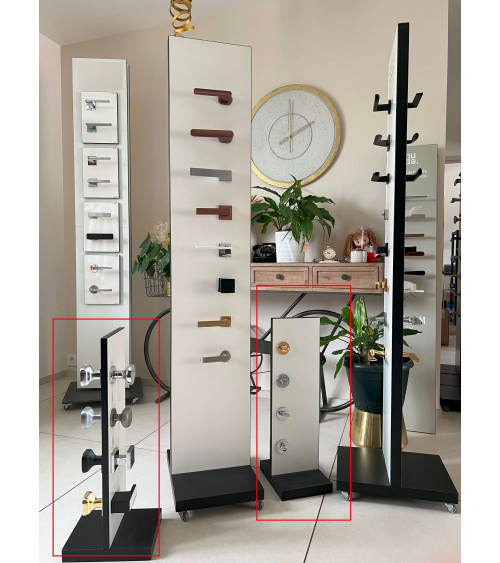Piccolo pannello espositivo di 8 maniglie per showroom