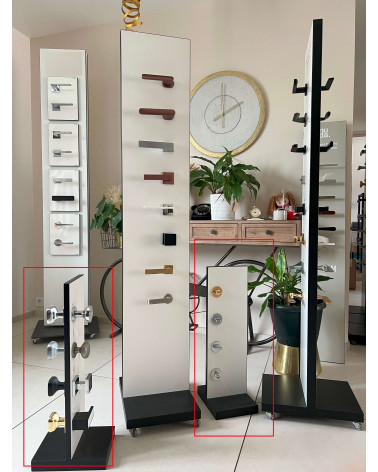 Piccolo pannello espositivo di 8 maniglie per showroom