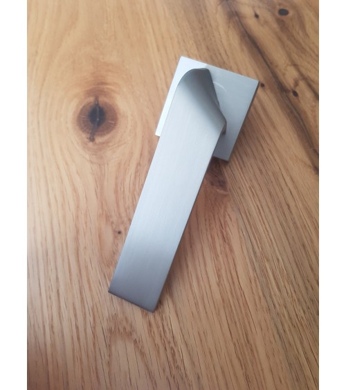Maniglia per porta Buzz QR con rosetta chiave I - ferramenta design