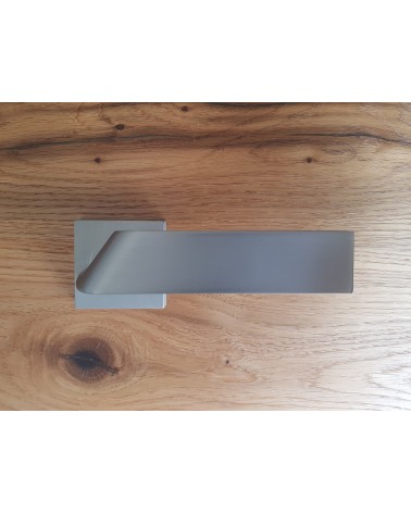 Maniglia per porta Buzz QR su rosetta a chiave I - ferramenta design