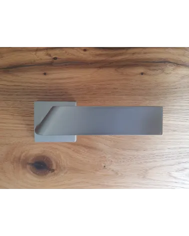 Maniglia per porta Buzz QR con rosetta chiave L - ferramenta design