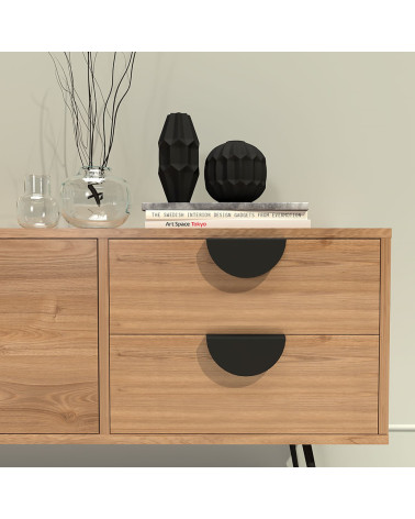 Maniglia per mobile nero opaco ZORIA maniglia design montata su un mobile in legno