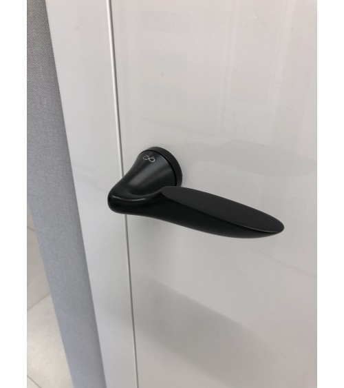 Maniglia porta nera DOUCE design