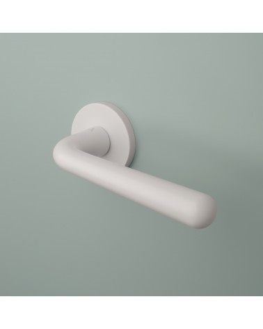 Maniglia per porta bianca opaca IRGA maniglia design montata su una porta