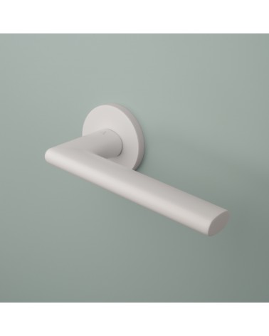 Maniglia di porta bianca KALMIA maniglia design montata su una porta