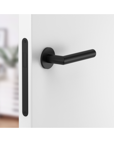 Maniglia per porta colore nero ARABIS, maniglia design vista di lato montata su una porta