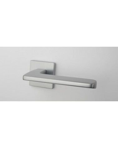 Maniglia per porta cromo satinato YUKA ferramenta design vista dal basso