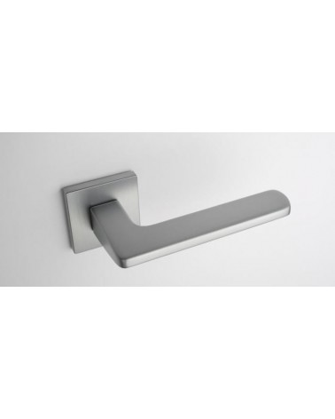 Maniglia per porta cromo satinato YUKA ferramenta design vista dall'alto