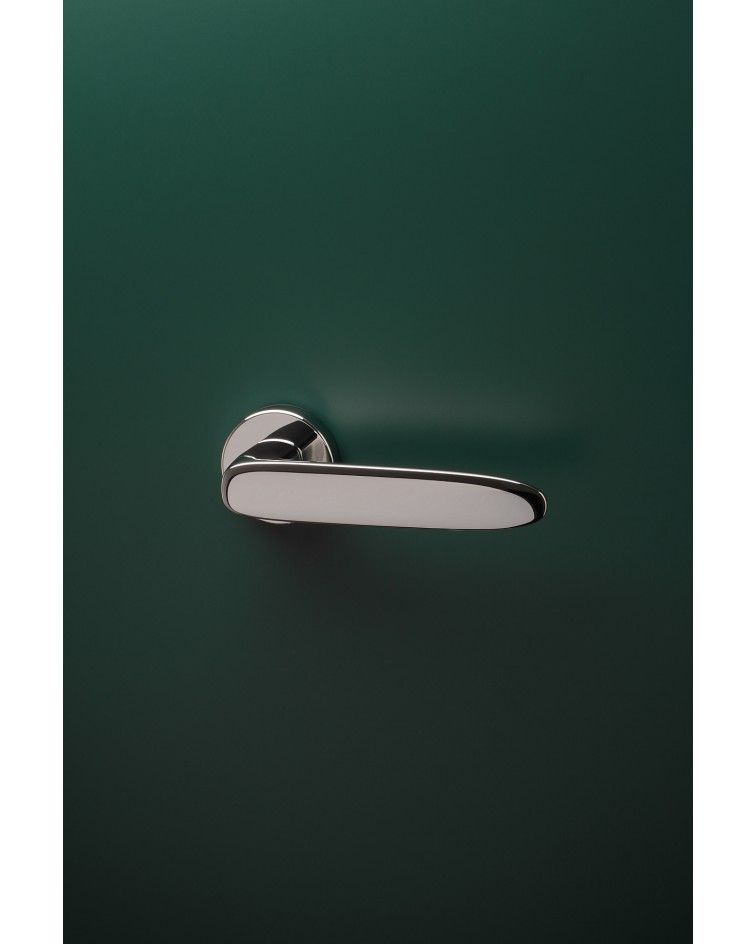 Maniglia per porta cromo lucido ROSA maniglia design montata su una porta