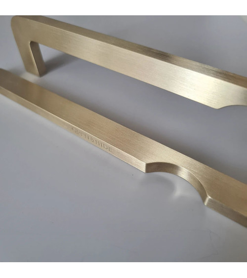 Maniglia per mobile in ottone ISA DOT maniglia design