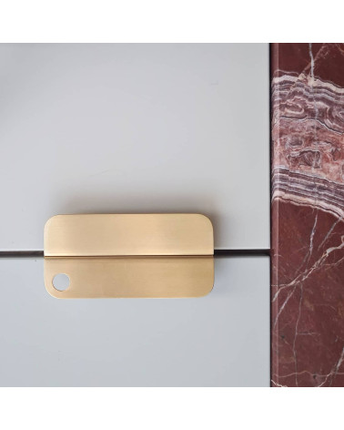 Maniglia per mobile in ottone EDIT EDGE maniglia di design disposta orizzontalmente