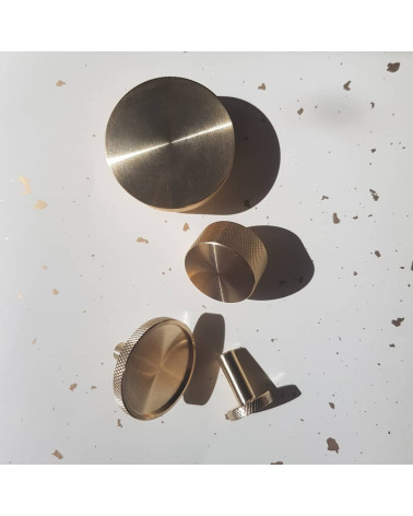 Pomello per mobile in ottone VERA maniglia design con vite di montaggio