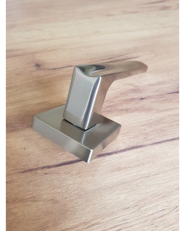 Maniglia per porta in alluminio DIUNA design vista ingrandita sulla placca