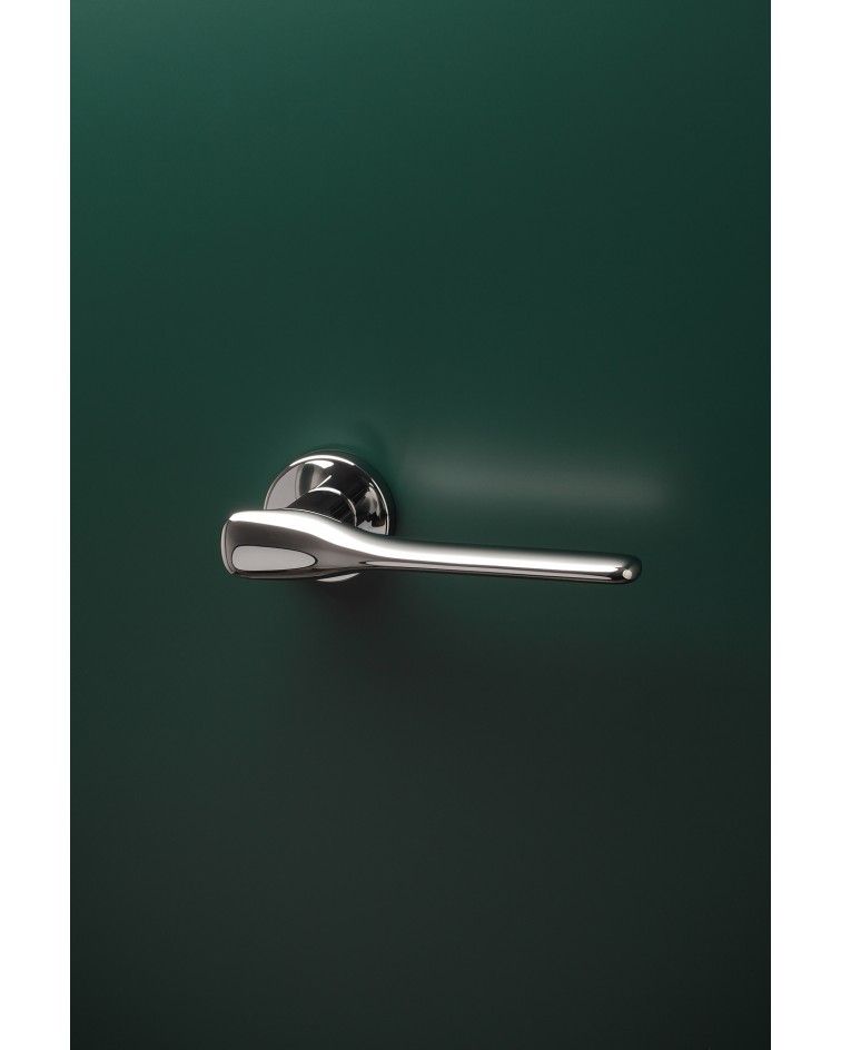 Maniglia per porta cromo lucido ORCHIDE maniglia design montata su una porta