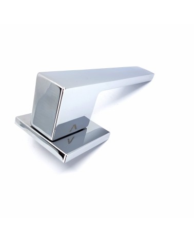 Maniglia per porta cromata lucida TOTAL maniglia design leggermente inclinata