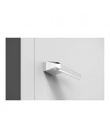 Maniglia per porta cromo lucido Prisme design vista dal basso montata su una porta