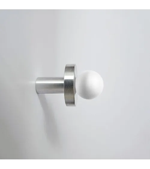 Appendiabiti da parete in ottone POLA inox e bianco