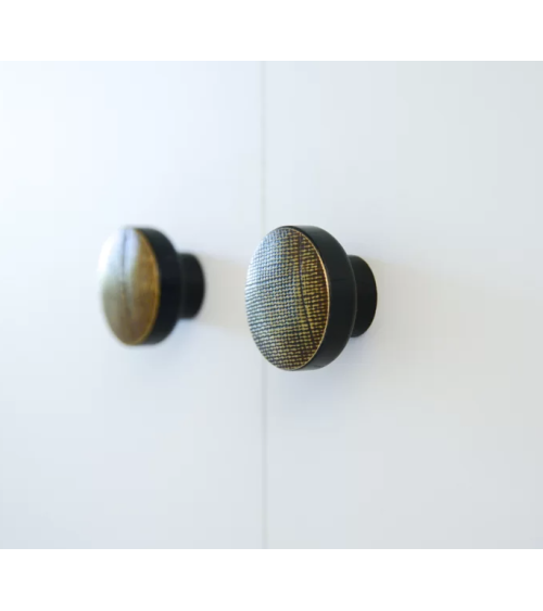 Maniglia mobile in legno verniciato nero ottone
