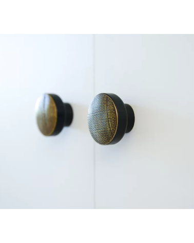 Maniglia mobile in legno verniciato nero ottone