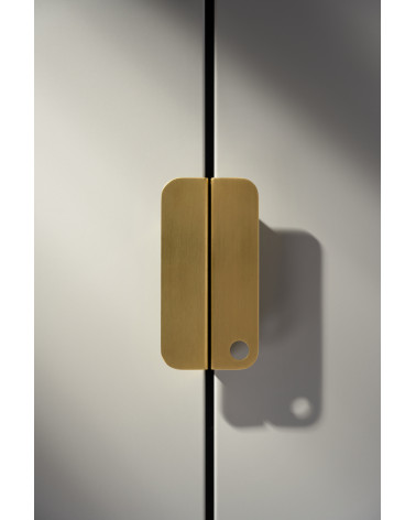 Maniglia per mobile in ottone EDIT EDGE maniglia design posizionata verticalmente