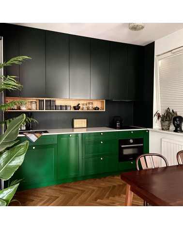 Pomello per mobile in ottone 01 maniglia design installata su un mobile da cucina