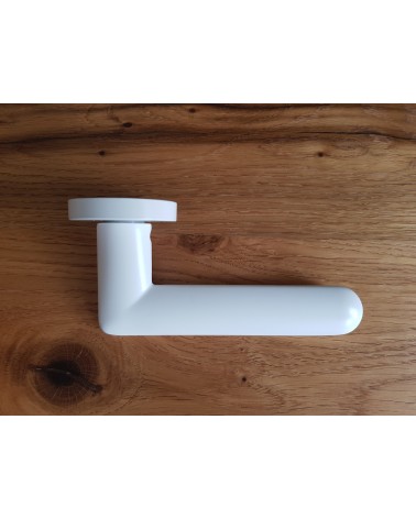 Maniglia per porta bianca Spark maniglia design vista laterale posata su una placca