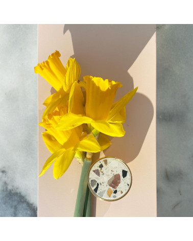 Pomello per mobile in ottone e Terrazzo maniglia design con dei fiori