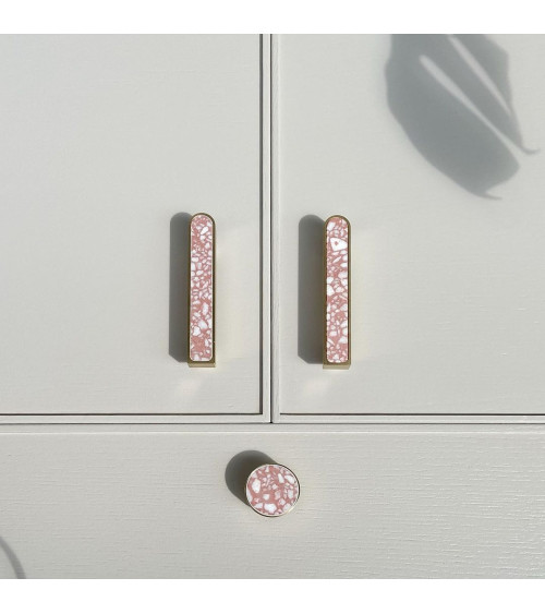 Pomolo per mobile in ottone e Pink Terrazzo maniglia design modello large