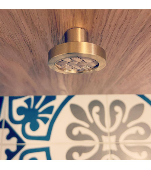 Pomolo per mobile in ottone ed erbario marino maniglia design