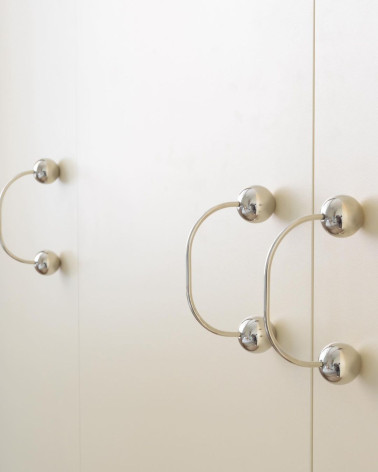 Maniglia per mobile in ottone 10 maniglia design installata parallelamente su un mobile