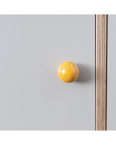 Pomello per mobile in legno di faggio giallo/bianco Misto maniglia design fissato su un mobile