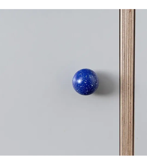 Pomello per mobile in legno di faggio blu scuro/bianco Mélange maniglia design