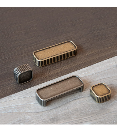 Maniglia per mobile patinata su ottone WEGA maniglia design