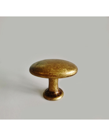 Pomello per mobile patina su ottone NAPOLI maniglia design vista frontale su sfondo grigio chiaro