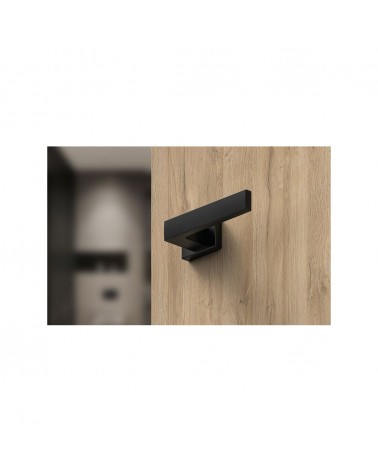 Maniglia per porta nera Focus maniglia design vista dal basso montata su una porta