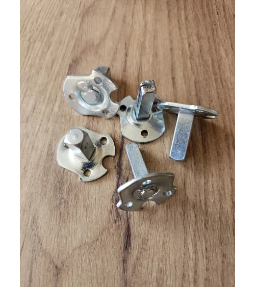 Placca forata di fissaggio con asta quadra per maniglia di porta